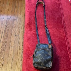 Crossbody bag